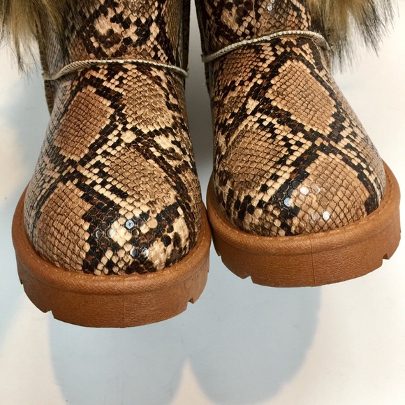 Bamboo Frozen Furry Python Print Lug Sole Boots - Picture 11 of 15